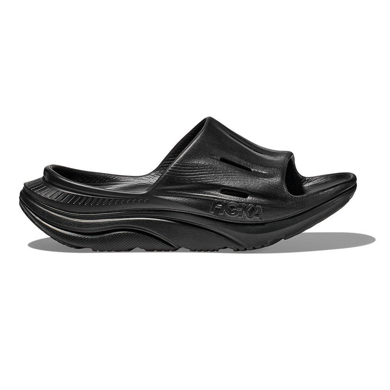 Experience the epitome of post-run relief with the Hoka Ora Recovery Slide 3. A sustainable evolution of the classic ORA Slide, this version integrates four dedicated airflow channels for unmatched breathability.